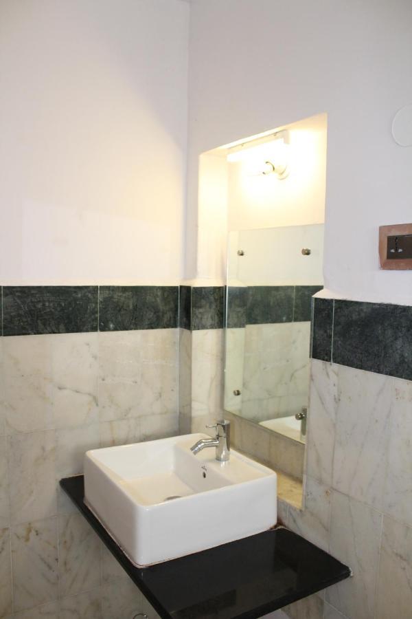 Kaveri Hotel Bed & Breakfast Mysore Esterno foto