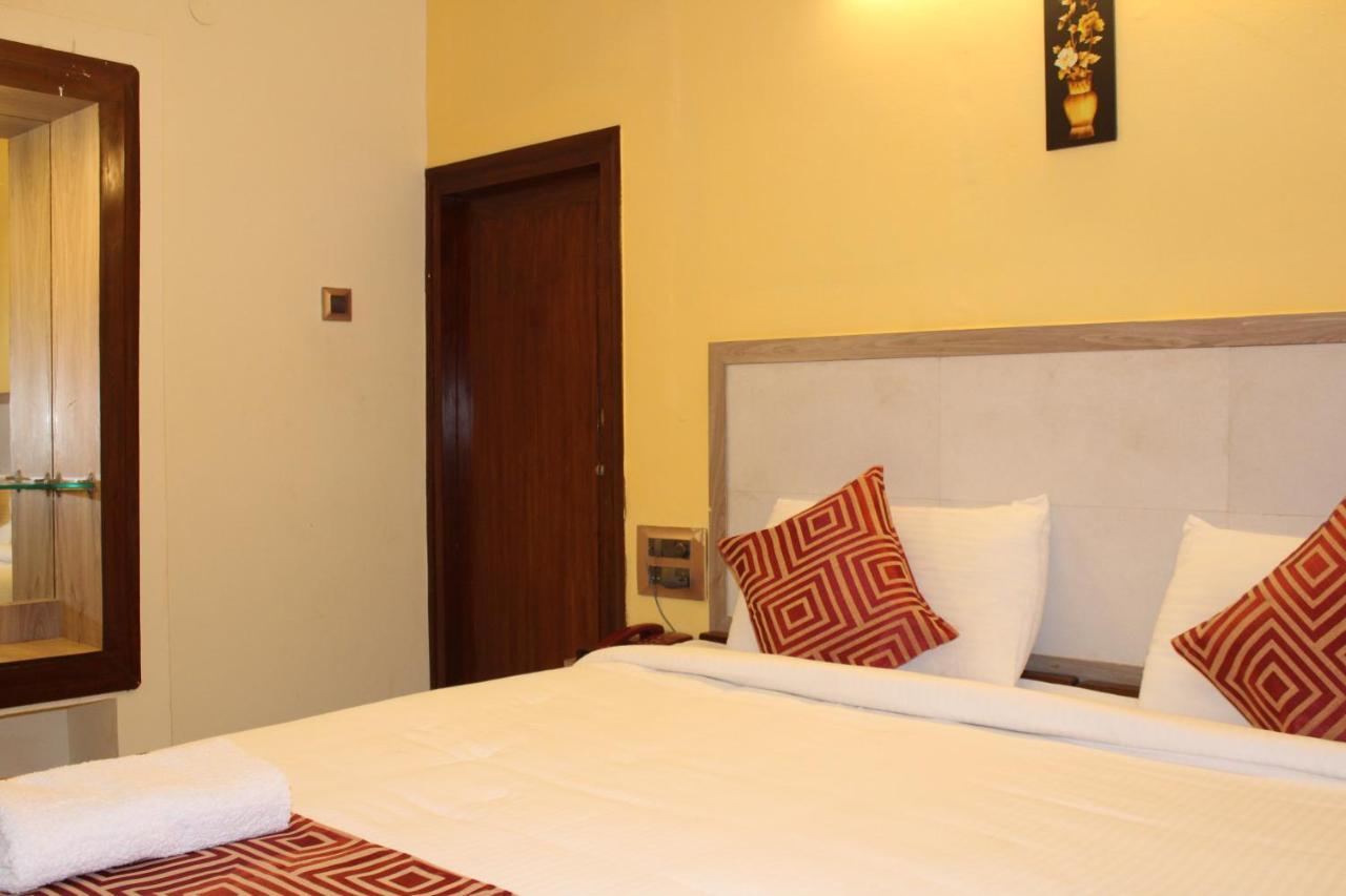 Kaveri Hotel Bed & Breakfast Mysore Esterno foto