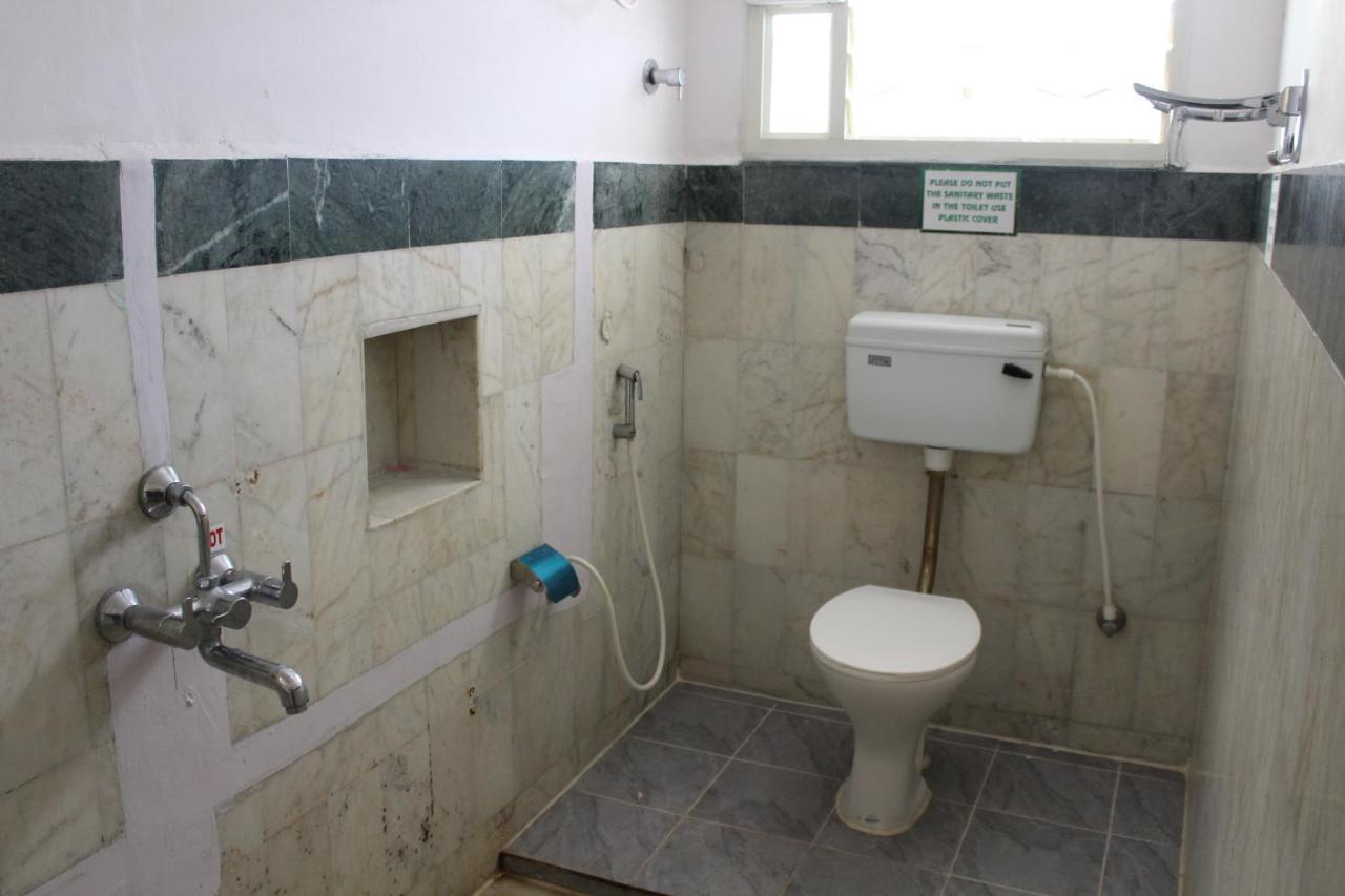 Kaveri Hotel Bed & Breakfast Mysore Esterno foto