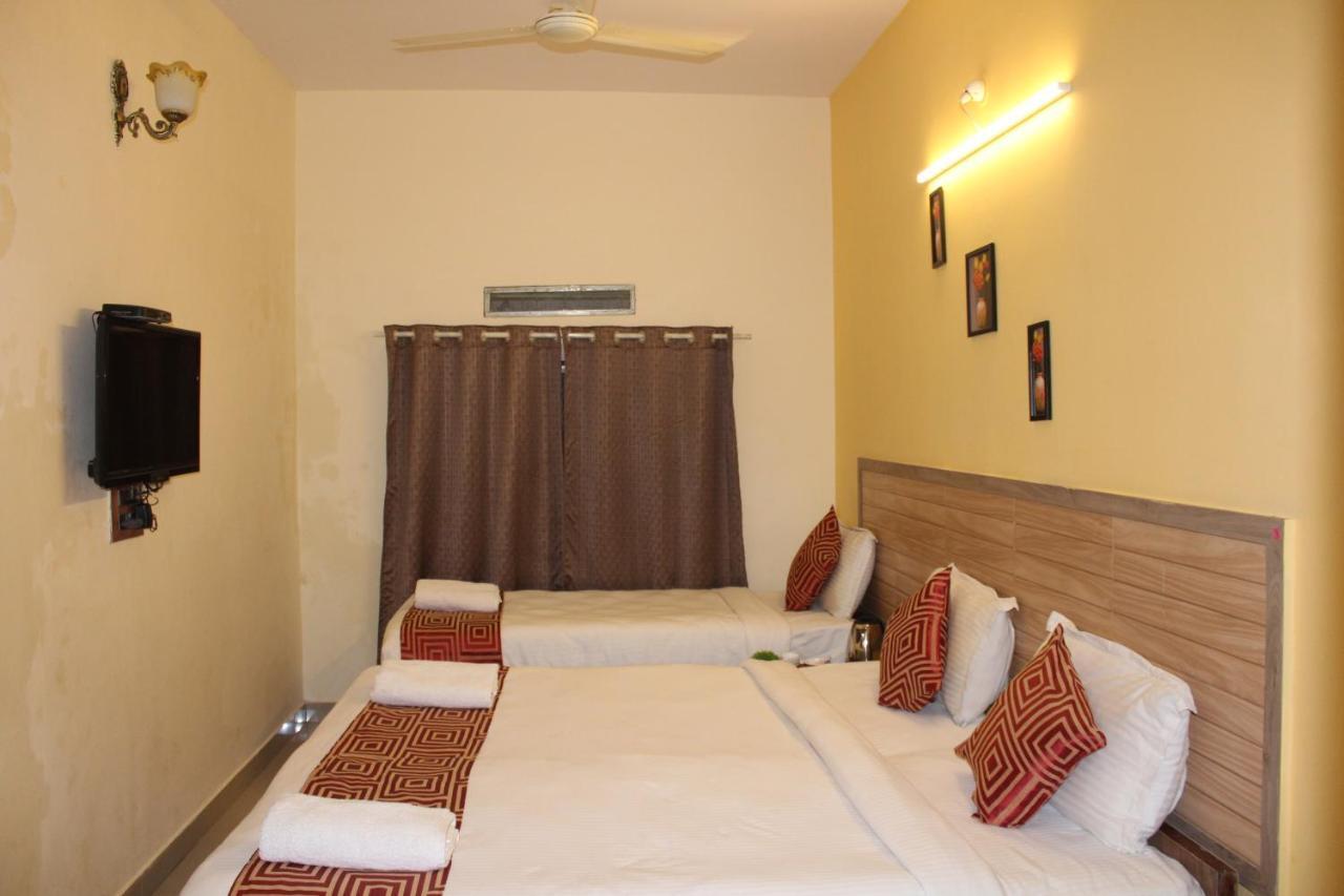 Kaveri Hotel Bed & Breakfast Mysore Esterno foto