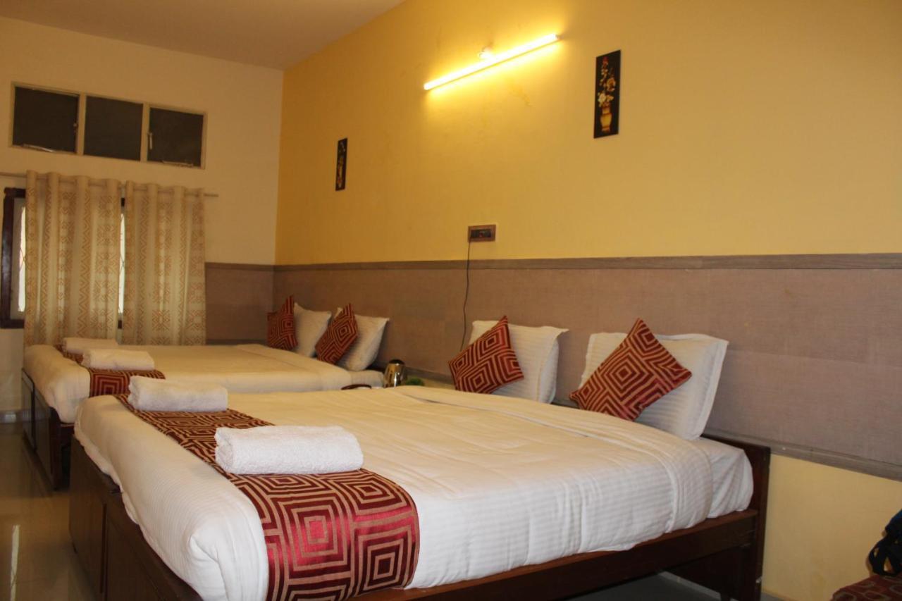 Kaveri Hotel Bed & Breakfast Mysore Esterno foto