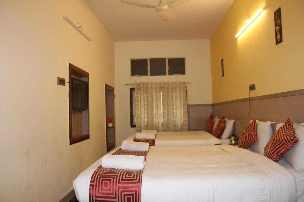 Kaveri Hotel Bed & Breakfast Mysore Esterno foto
