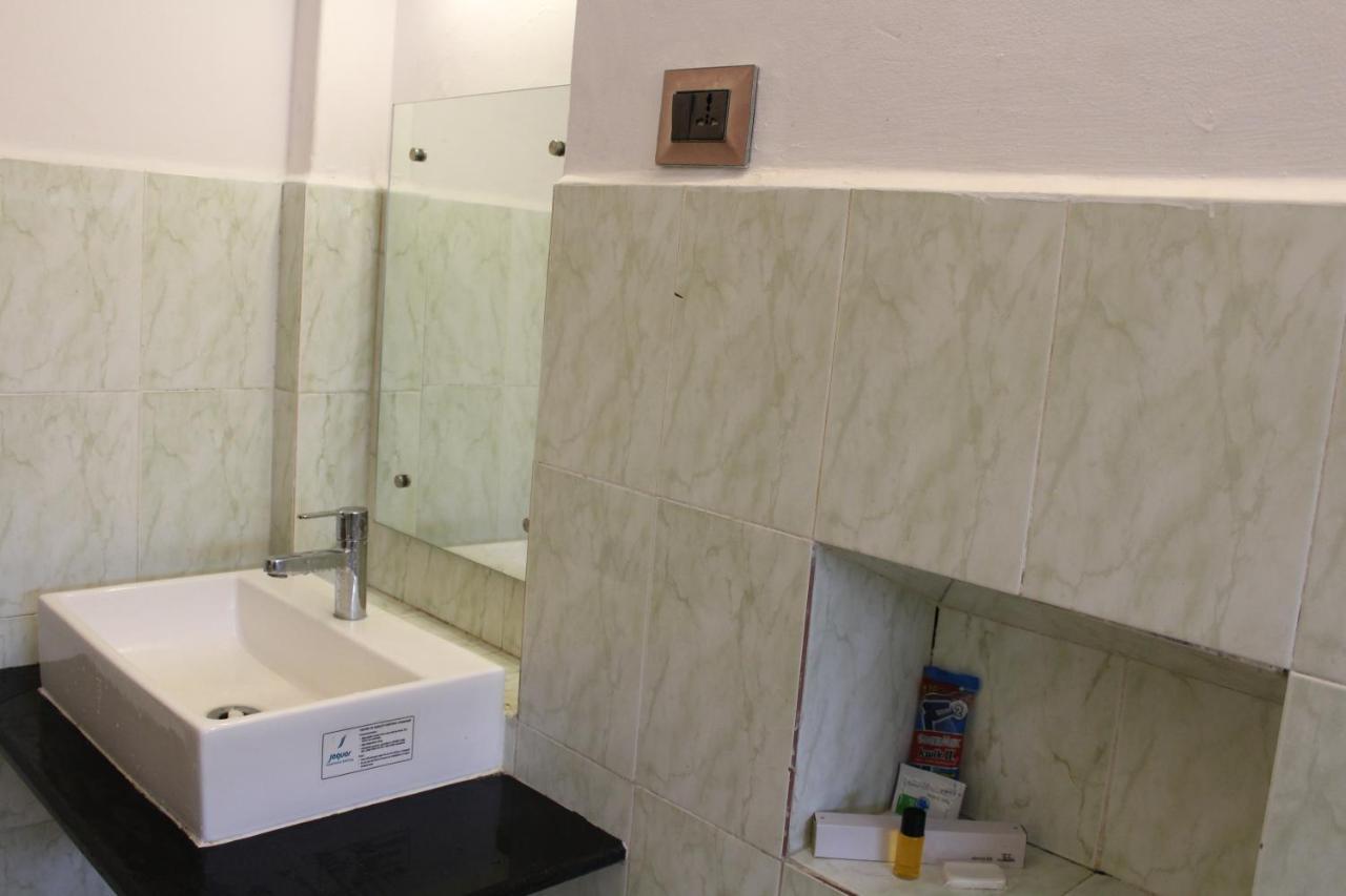 Kaveri Hotel Bed & Breakfast Mysore Esterno foto
