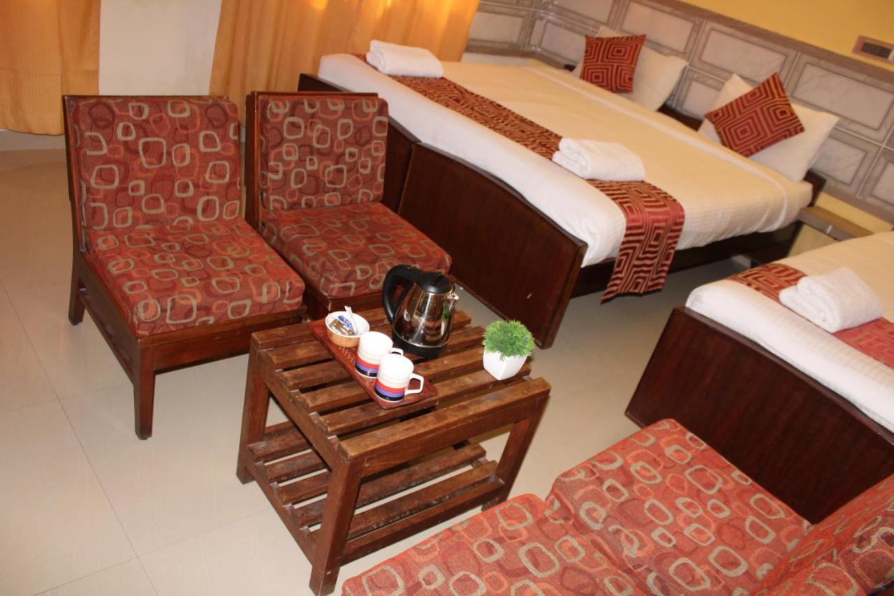 Kaveri Hotel Bed & Breakfast Mysore Esterno foto